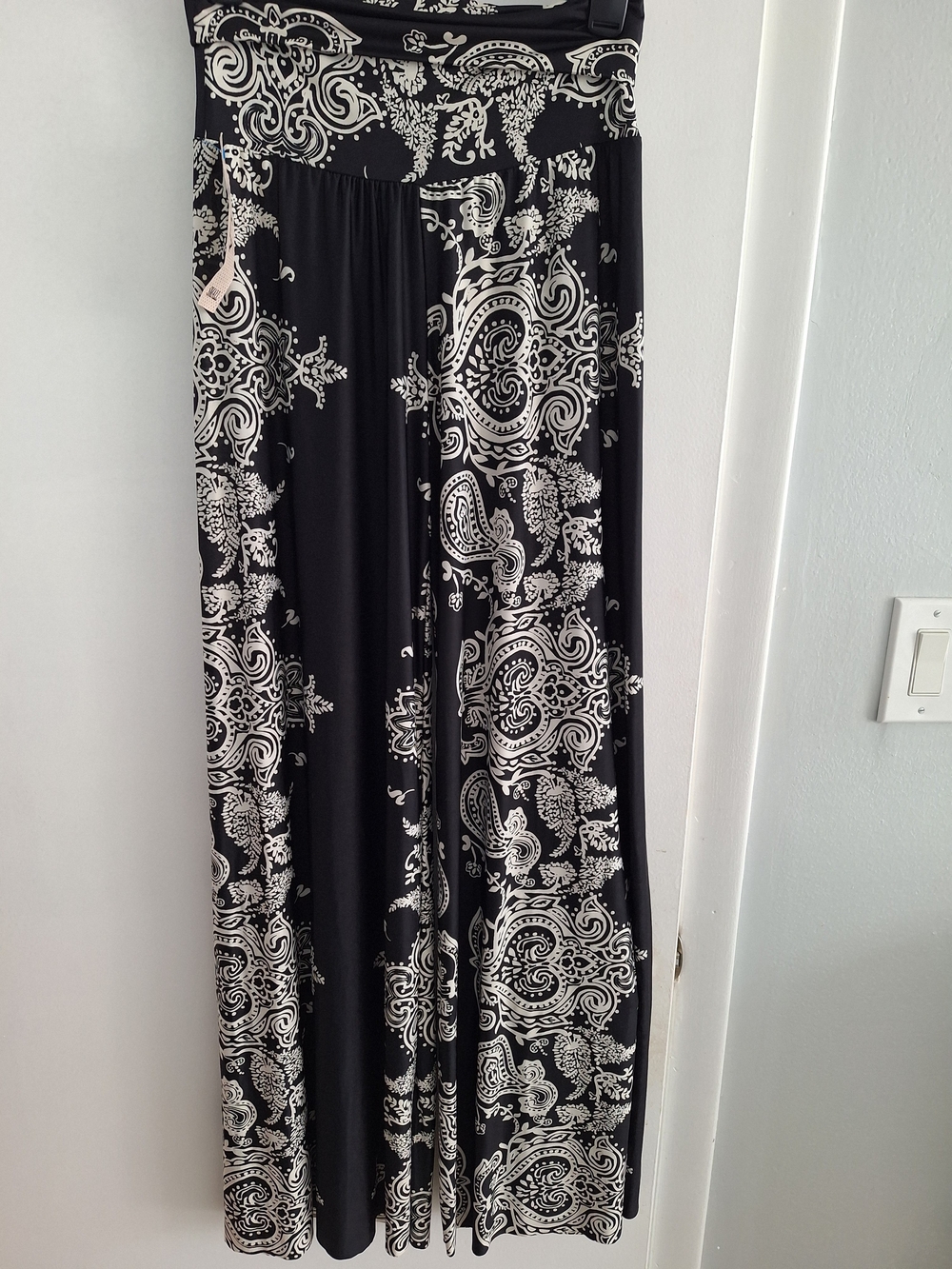 Z❤La Black and White Paisley Wide leg Pants